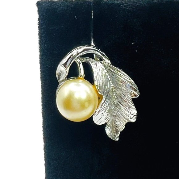 LISNER Vintage 60s Silver Leaf Faux Pearl Screw Back Earrings, Signed - Picture 5 of 11